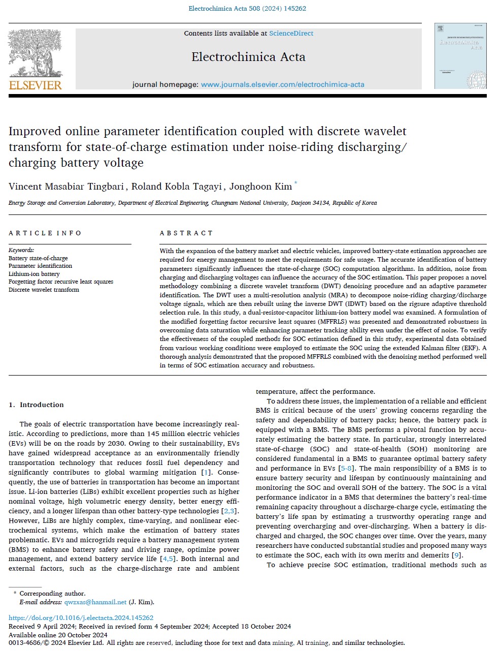 Improved online parameter identification coupled with discrete wavelet transform for state-of-charge estimation under noise-riding discharging/charging battery voltage 이미지